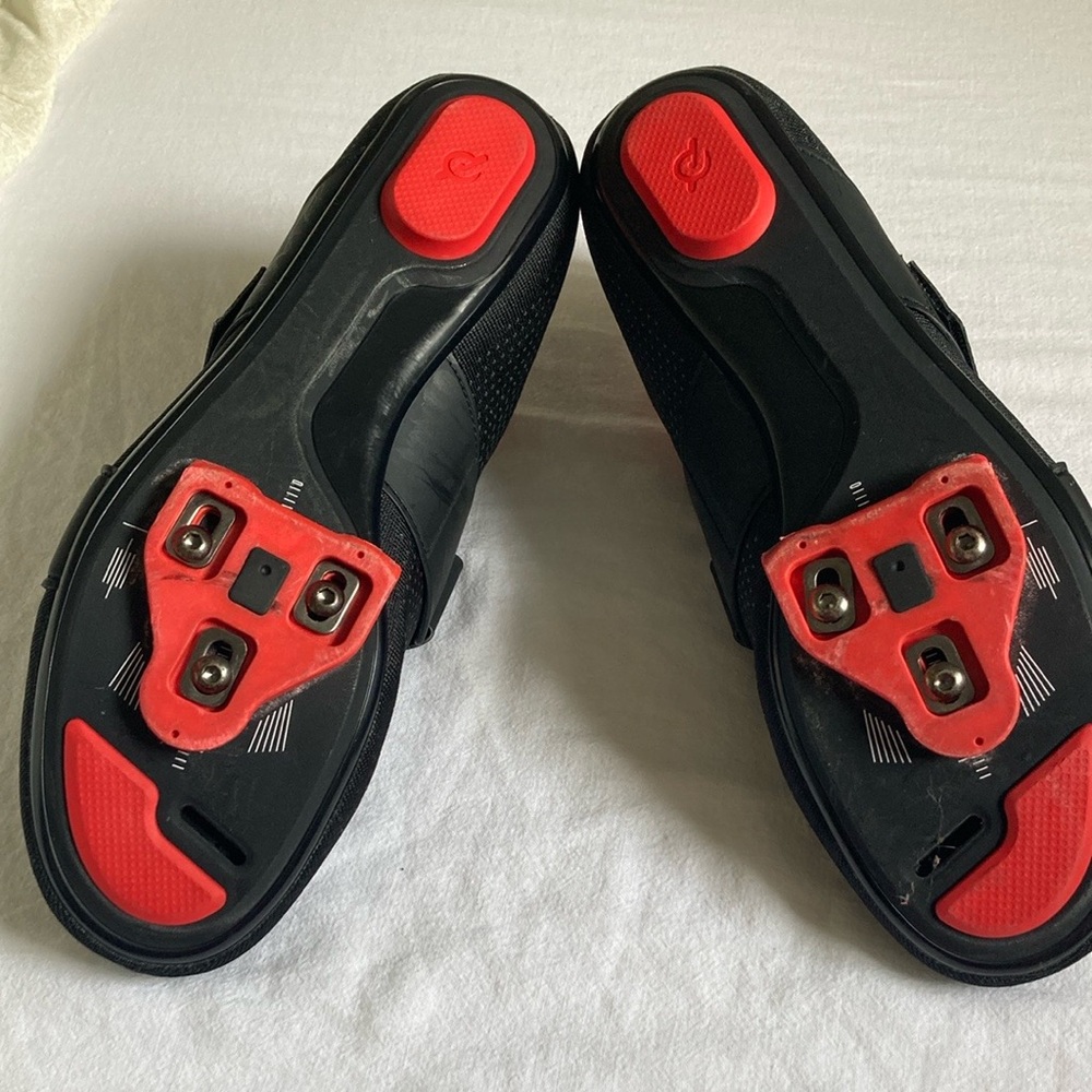 Peloton shoes. Color is black. Size Men’s 11.5 or Women’s 13 - Picture 4 of 4